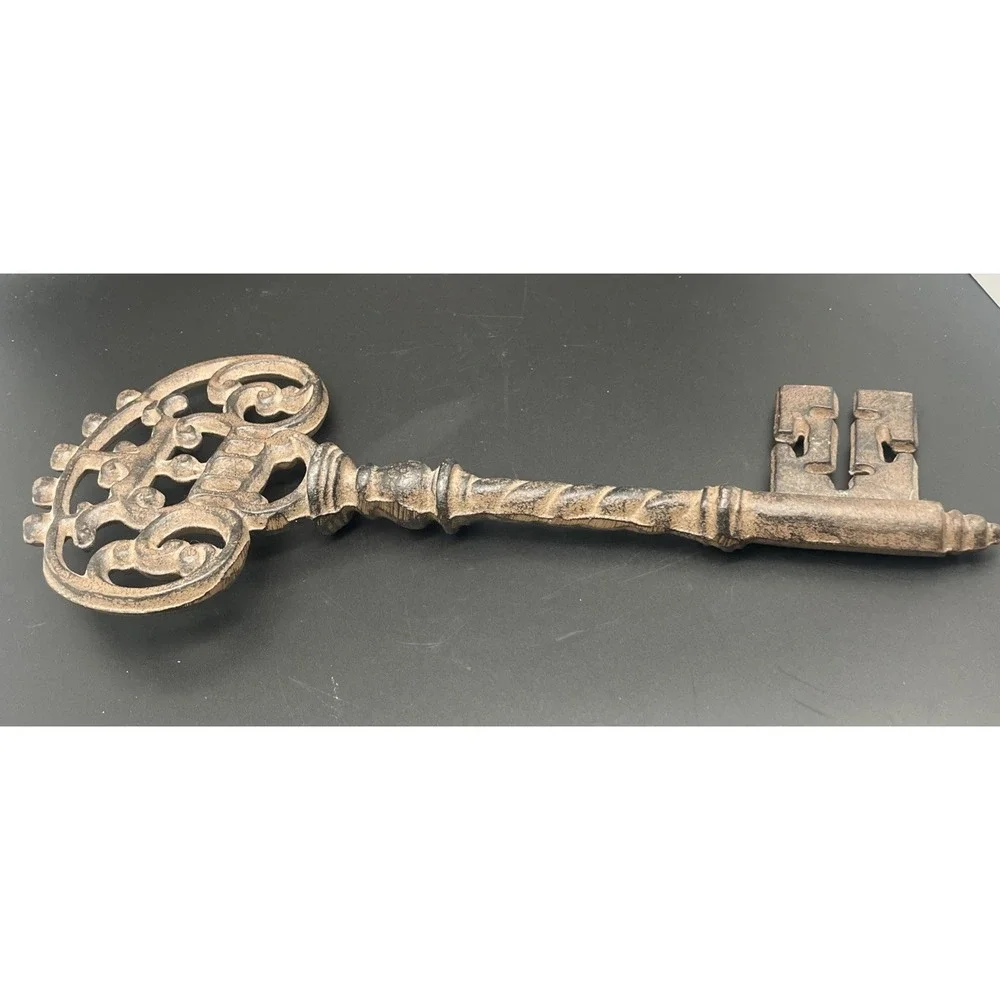Cast Iron‎ Victorian Skeleton Church Key Rustic Home Decor 11 3/4 Inches X 5 